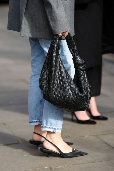 This & Other Stories Bag Is Giving Serious Bottega Veneta Vibes Bottega Jodie Bag Outfit, Bottega Shoulder Bag, Bv Jodie Outfit, Bottega Veneta Jodie Bag Outfit, Bottega Jodie Outfit, Bottega Veneta Bag Street Style, Bottega Bag Outfit, Bottega Veneta Bag Outfit, Bottega Veneta Outfit