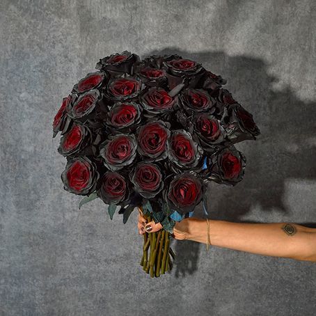 Black Rose Bouquet, Dark Romantic Wedding, Gothic Wedding Theme, Best Roses, Halloween Flowers, Goth Wedding, Dark Wedding, Black Roses, Gothic Wedding