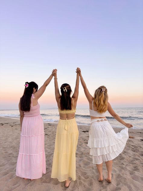 hello august 🌅💖 this is your sign to have an end of summer beach day with your girlies ☀️👙🌺🌊 #lafashionblogger #summer2024 #beachaesthetic #girlyaesthetic #dreamyaesthetic #pinterestaesthetic #pinterestgirls #pinterestfashion #springfashioninspo #cuteoutfitideas #beachvibes2024 #sunsetatthebeach #matchingoutfits #matchingstyle #softgirloutfits #softgirls #girlyoutfits Banner Pics, Sunset Beach Aesthetic, Beautiful Beach Sunset, Hello August, Soft Girl Outfits, Spring Inspo, Beach Photography Poses, Inline Skating, Happy Girl