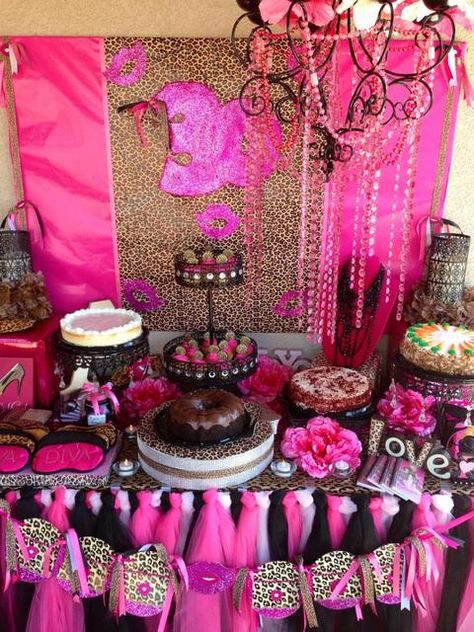 Diva Birthday Party Ideas | It's fun to be a Diva / Birthday / Party Photo: Gyaru Birthday Party, Trashy Y2k Birthday, Mcbling Birthday Party, 2000s Bday Party, Trashy Y2k Party, Early 2000 Party, Diva Birthday Party Ideas, Mcbling Birthday, 2000s Party Ideas Decoration