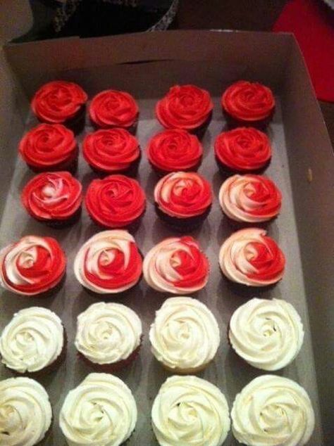 Alice in wonderland party Wonderland Sweet 16, Red Cupcakes, Alice In Wonderland Tea Party Birthday, Painting The Roses Red, Alice Tea Party, Alice In Wonderland Wedding, Mad Hatter Party, Alice In Wonderland Birthday, Roses Red