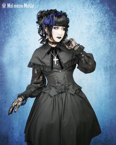 Mana Sama Outfits, Gothic Pose, Bat Corset, Mama Sama, Visual Kei Outfits, Visual Kei Fashion, Kei Visual, Kei Fashion, Goth Outfit