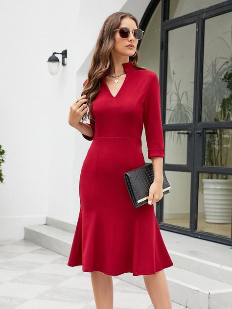 Pencil Dresses Work, Ingenue Essence, Office Wear Dresses, Stylish Office Wear, Business Dress Women, Split Hem Dress, Notched Neckline, Office Wear Women, Work Dresses For Women