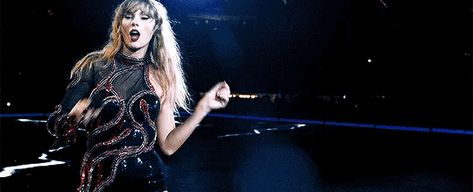 Taylor Swift Banner Gif, Taylor Pfp, Taylor Swift Gif, Discord Icon, Tied Dress, Reputation Era, Aesthetic Gifs, Fav Person, Taylor Swift Cute