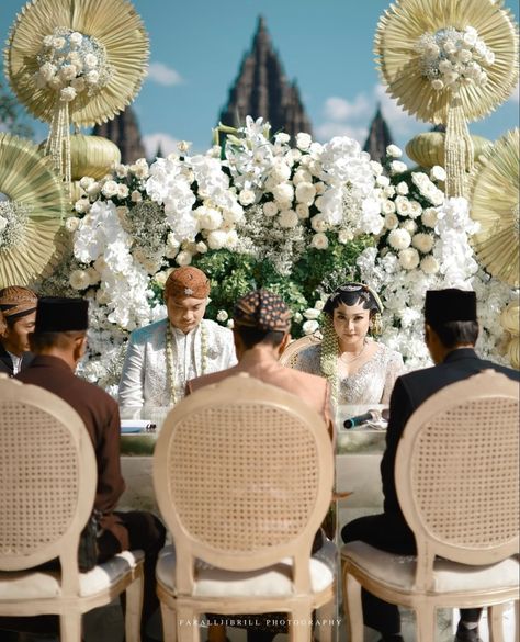 Nikah Adat Jawa, Javanese Wedding, Adat Jawa, Padang, Vintage Landscape, Festival Wedding, Wedding Backdrop, Wedding Photo, Dream Wedding