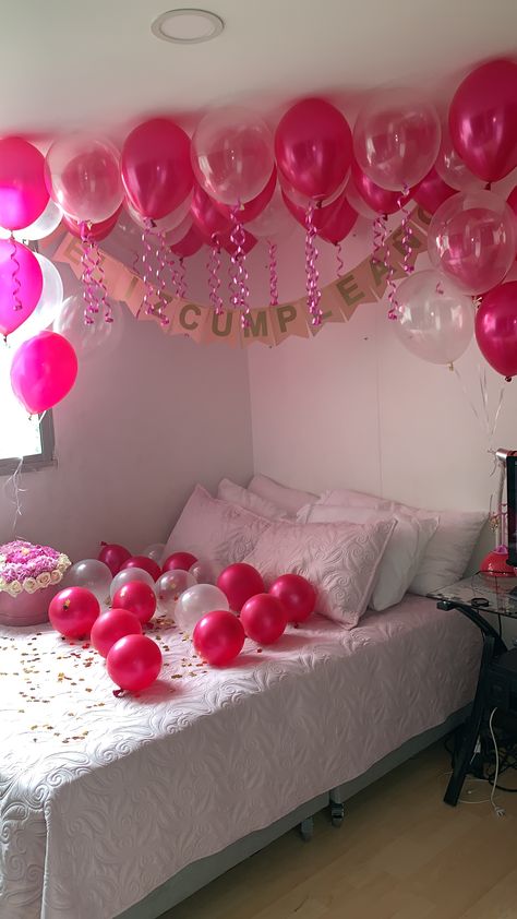 Cute Simple Birthday Decorations, Birthday Decorations In Room, Happy Birthday Bedroom Decoration, Birthday Decorated Room, Ideas Para Cumpleaños Mujer, Birthday Bedroom Decorations, Room Birthday Decoration, Birthday Room Decor, Surprise Birthday Decorations