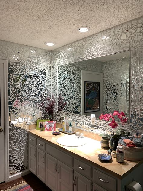 Mirror mosaic bathroom Mirror Mosaic Art Design, Mirror Mosaic Art Ideas, Living Room Lighting Ideas Low Ceiling, Broken Mirror Ideas, Mirror Mosaic Wall Art, Clocks Diy Crafts, Mirror Mosaics, Tile Mirror Frame, Mirror Wall Tiles