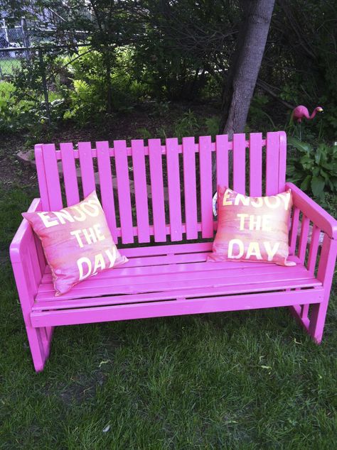 Garden Bench Paint Ideas, Pink Outdoor Furniture, Pink Glam Bedroom, Flower Stand Ideas, Pink Backyard, Garden Bench Ideas, Painted Flamingo, Pink Patio, Cafe Plan