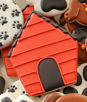 The perfect Dog House Cookie (Sweet Sugarbelle) Dog House Cookies Decorated, Dog Theme Cookies Decorated, Dog Sugar Cookies, Sweet Sugarbelle Cookies, Sugarbelle Cookies, Sweet Sugarbelle, Cookies Decoradas, Royal Iced Cookies, Dog Bakery