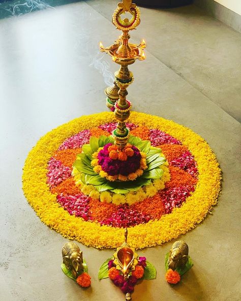 Day 10 Thiruvonam Poo Kolam Flowers Onam, Onam Celebration Decoration, Onam Flower Decoration, Pongal Decoration Ideas, Onam Decor, Poo Kolam, Ganpati Decor, Pookalam Design, Pongal Celebration