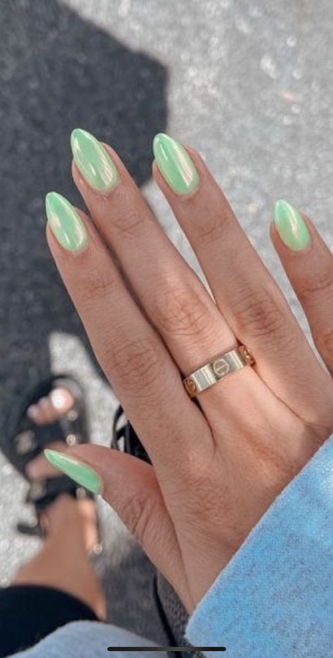 Green Nails Ideas Summer, Light Green Crome Nails, Light Green Nails With Chrome, Summer Nail Inspo Green, Bright Green Chrome Nails, Green Chrome Nails Almond, Key Lime Nails, Highlighter Green Nails, Light Green Summer Nails