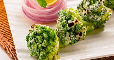 Malai Broccoli, Culinary Plating, Paneer Snacks, Malai Tikka, Cocktail Snacks, Recipe For Broccoli, Broccoli Recipes Side Dish, Sandwich Recipes Indian, Vegetarian Noodles