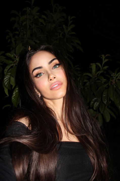 Brunette, green eyes, soft girl era, green eye makeup, dark hair, selfie, selfies, beauties, beautiful girl, Arab, Persian, Italian, Italian actress, almond eyes, siren eyes, pretty girl, baby face, Brazilian, latinas, vampire, pale skin, armenia, Armenian girl, miss armenia, Lebanese, Russian girl, siren, Maria Manvelian girl poses in selfie, Brown Hair Pale Skin Green Eyes, Dark Hair Green Eyes Girl, Dark Brown Hair With Green Eyes, Maria Manvelian, Brunette Pale Skin, Brunette With Green Eyes, Makeup Dark Hair, Dark Hair Green Eyes, Brown Hair Blue Eyes Pale Skin