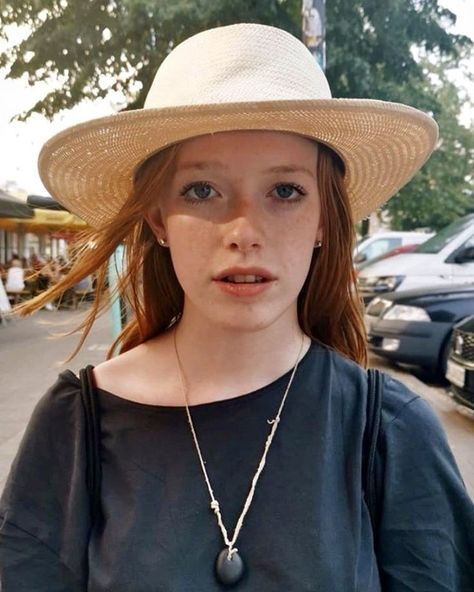 Amybeth Mcnulty, Gilbert And Anne, Finn Stranger Things, Cowboy Baby, Anne With An E, Anne Shirley, Baby Cowboy, Girl Celebrities, Anne Of Green Gables