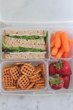 25 Healthy Back To School Lunch Ideas and Tips to get you, your kids and the new school year off to a great start! Back To School Lunch Ideas, Menu Sarapan Sehat, Back To School Lunch, School Lunch Ideas, Healthy School, Healthy School Lunches, Resep Diet, School Food, Lunch Meal Prep