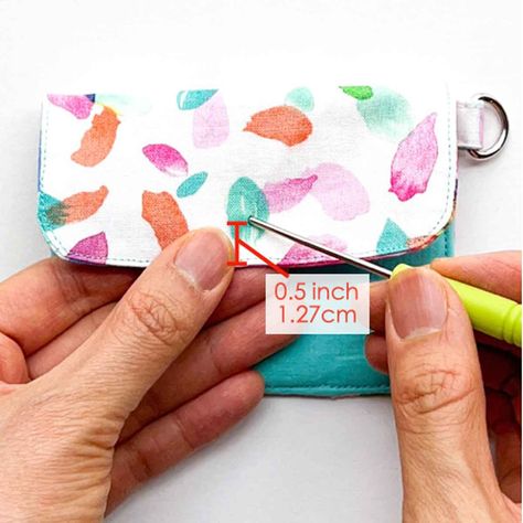 Wallet Sewing Pattern - A How to Tutorial (Free PDF) - MindyMakes Credit Card Wallet Pattern, Card Wallet Pattern, Clear Ruler, Wallet Sewing Pattern, Sew Wallet, Simple Wallet, Machines Fabric, Fabric Wallet, Ladder Stitch