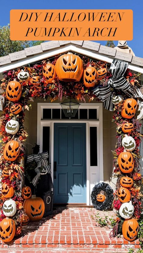 Pumpkin Door Decorations Front Porches, Pumpkin Arches Diy, Pumpkin Entryway Arch, Halloween Doorway Decorations Entryway, Pumpkin Doorway Arch, Halloween Doorway Arch, Jackolantern Arch, Outdoor Pumpkin Arch, Halloween Trellis