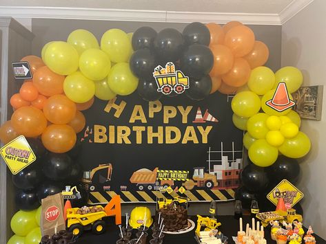 Excavator Birthday Party Decorations, Construction Theme Birthday Party, Birthday Party Balloons, Construction Birthday Parties, Tool Party, Birthday Balloon Decorations, Construction Party, Construction Birthday, Confetti Balloons