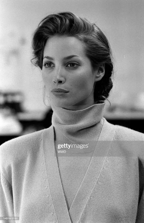 Christy Turlington Style, Christy Turlington 90s, Sirens Fashion, 80s Hair, 90s Model, 90s Supermodels, 90s Models, 90s Hairstyles, Film Inspiration