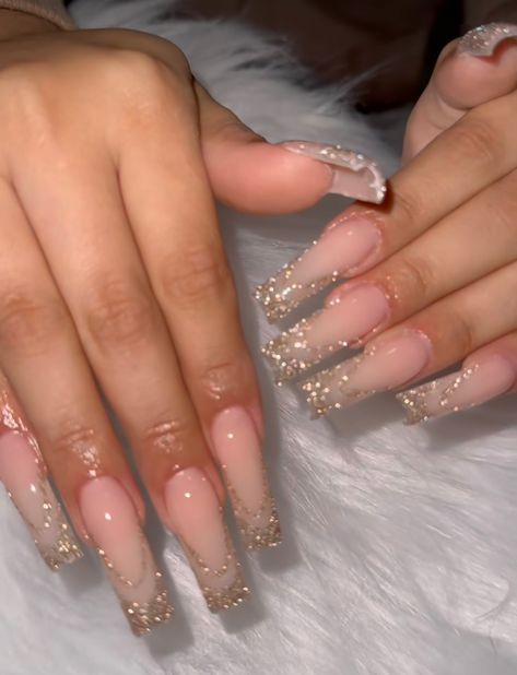 Shampain Nail Ideas, Pink Nails Prom Sparkle, January Bday Nails, Champagne Pink Nails For Prom, Prom Nail Inspo Elegant, Prom Nails Rose Gold Champagne, 19 Bday Nails, Pink And Gold Sparkle Nails, Long Acrylic Nails Glitter