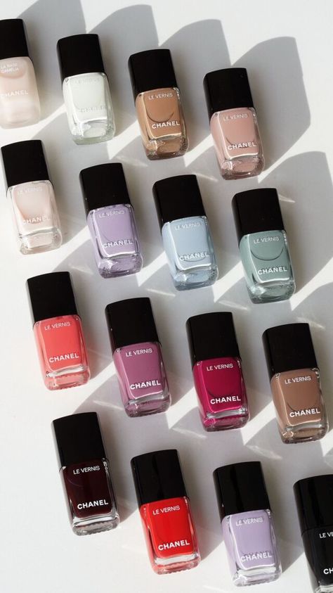 Deborah Lippmann Modern Love - The Beauty Look Book Nail Polish Spring 2023, Nail Polish Spring, Nail Polish Colors Winter, Winter Nail Polish, Trendy Nail Polish, Chrome Nail Polish, Chanel Nail Polish, Spring Nail Polish, Luxury Lipstick