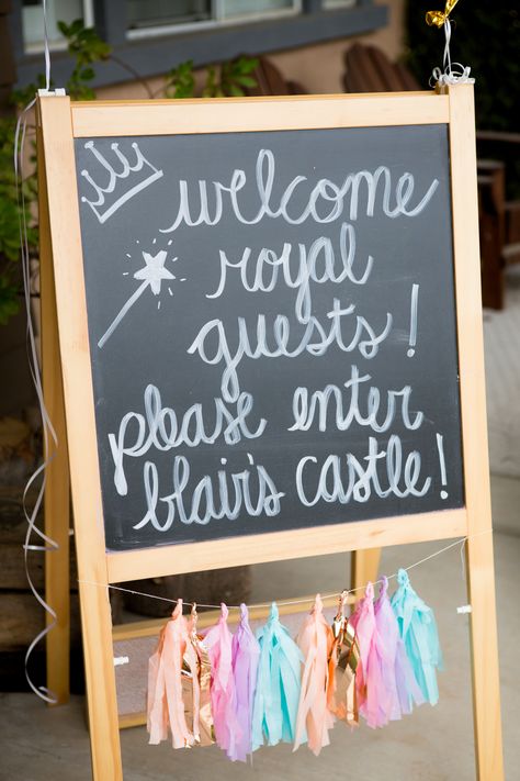 Preschool Prom, Party Chalkboard Sign, Princess Tea Party Birthday, 4de Verjaardag, Party Chalkboard, Princess Birthday Party Decorations, Birthday Fit, Disney Princess Birthday Party, Princess Theme Birthday