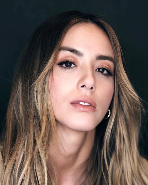 Poses For Portraits, Chloe Benett, Chloé Wang, Chloe Bennett, Intercontinental Hotel, Chloe Bennet, Toronto International Film Festival, Celebrity Faces, Oliver Queen