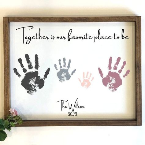 Family Memories Ideas Diy Crafts, Family Handprint Ideas, Diy Family Signs Wood Wall Decor, Modern Decorating Ideas For The Home, Family Decor Ideas, Family Name Sign Diy, Father Day Crafts For Kids, Father Day Crafts, Family Painting Ideas