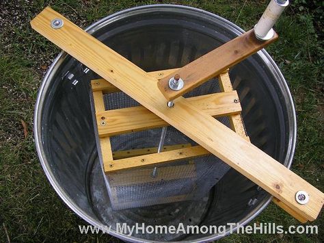 e6 Honey Extractor Diy, Diy Honey, Honey Extractor, Bee Hive Plans, Backyard Bee, Beekeeping For Beginners, Raising Bees, Beekeeping Equipment, Backyard Beekeeping