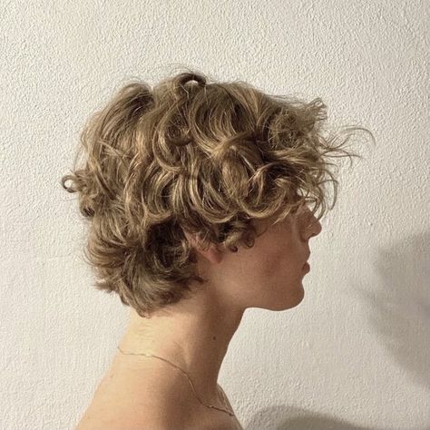 Surfer Hair, Blonde Hair Boy, Men Haircut Curly Hair, Blonde Wavy Hair, Wavy Hair Men, Blonde Curly Hair, Boys With Curly Hair, Blonde Guys, Curly Hair Men