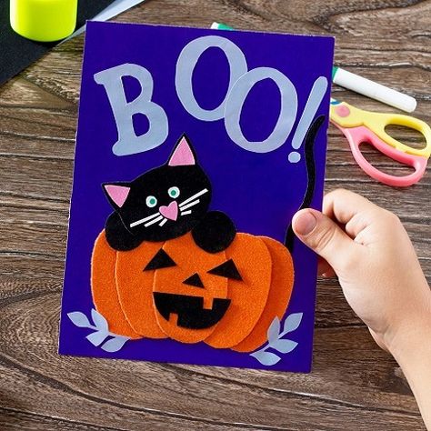 Carte à réaliser avec les enfants pour Halloween ! Bricolage Halloween, Carte Halloween, Special Halloween, Disney Costumes, Halloween Activities, Paper Plates, Superhero Logos, Pumpkin Carving, Halloween Crafts