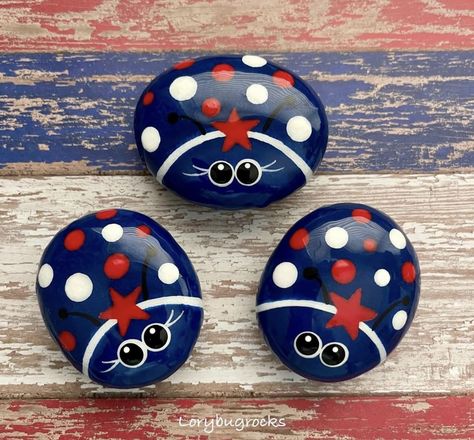 Lady Bug Painted Rocks, Ladybug Rocks, Diy Rock Art, Painted Rock Animals, Stone Art Painting, Painted Rocks Kids, Painted Rocks Craft, Painted Rocks Diy, Rock Painting Ideas Easy