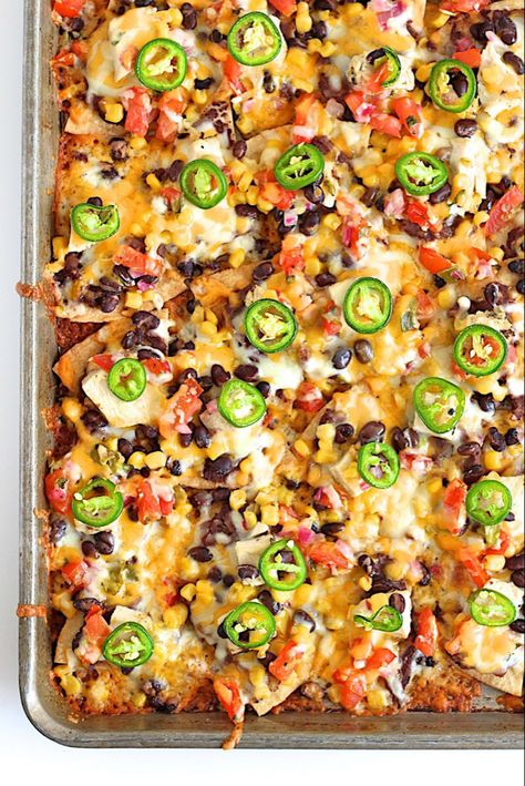 Black Bean Nachos, Nachos Loaded, Sheet Pan Nachos, Pan Nachos, Bean Nachos, Nachos Recipe Easy, Easy Sheet Pan Dinners, Loaded Nachos, Sheet Pan Chicken