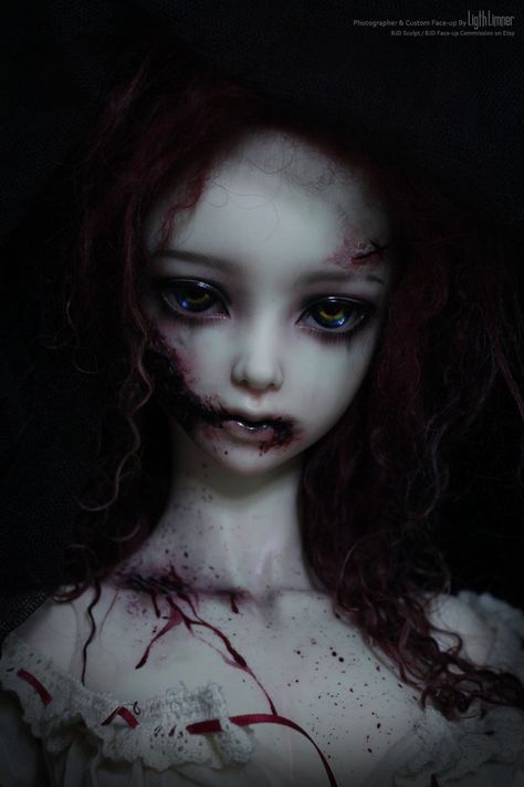 Blood Makeup, Dark Circus, Life Drawing Reference, Living Dead Dolls, Creepy Doll, Doll Aesthetic, Scary Dolls, Haunted Dolls, Doll Makeup