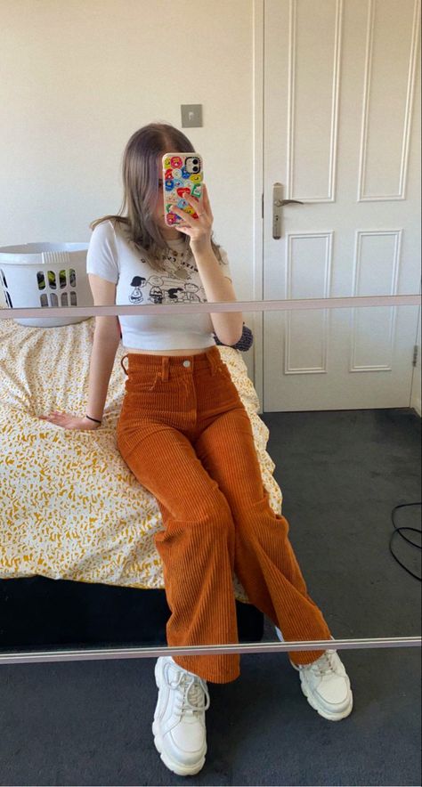 Orange Trousers Outfit, Orange Pants Outfit, Spring Pants Outfits, Corduroy Pants Outfit, Outfit Coquette, Outfit Pants, Pants Outfit Fall, Thrift Inspo, 90s Inspired Outfits