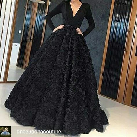 Gala Dresses Ball Gown, Wedding Gowns Long Sleeve, Black Princess Dress, Partywear Gowns, Gowns Long Sleeve, Puffy Prom Dresses, Simple Prom Dresses, Black Wedding Gowns, Pageant Wear