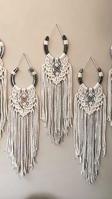 Macrame On Horseshoe, Country Macrame, Macrame Western, Horseshoe Macrame Wall Hanging, Western Macrame, Macrame Horse, Macrame Horseshoe, Horseshoe Macrame, Antler Macrame