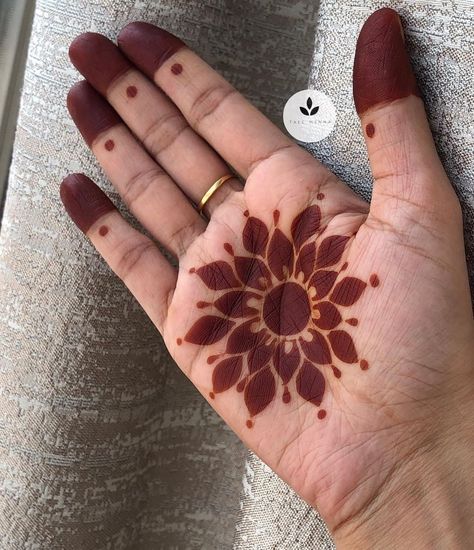 Easy Mehndi Designs For Beginners, Henna Videos, Simple And Easy Mehndi Designs, Elegant Henna, Easy Mehndi Designs, Simple Henna Designs, Jagua Henna, Simple Mehendi Designs, Tato Henna