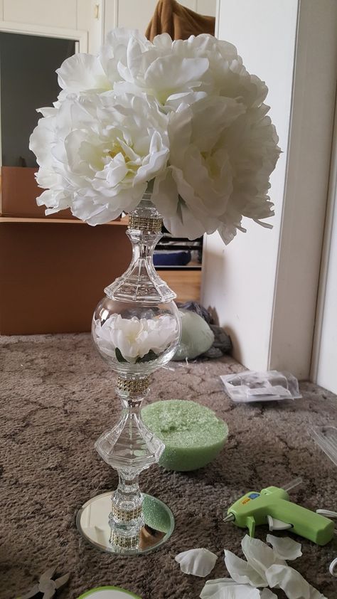 Pearl Centerpiece Wedding, Quince Centerpieces Diy, Dollar Store Wedding Centerpieces, Centerpieces With Wine Glasses, Dollar Store Wedding, Dollar Store Centerpiece, Dollar Store Candle Holder, Wedding Decorations Diy Centerpiece, Dollar Tree Centerpieces