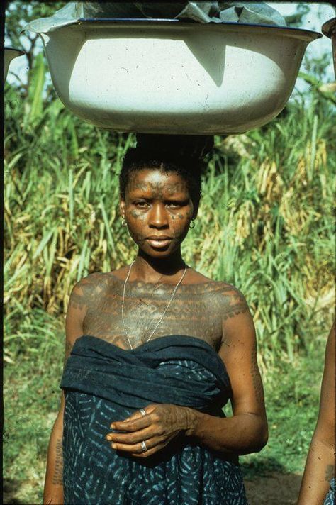 Yoruba woman with decorated/ tattooed skin African Tattoo, Yoruba People, Oh My Goddess, Black Photography, African People, African Diaspora, African History, African Culture, African Beauty