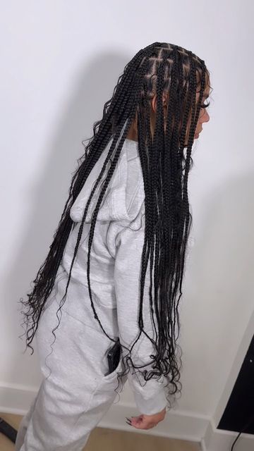 Medium Boohoo Braids, Boho Knotless Braids Curly Ends, Boho Knotless Medium, Knotless Box Braids Medium Boho, Medium Large Boho Knotless Braids, Boho Medium Knotless Braids, Chicago Braider, Boneless Braids, Medium Knotless Bohemian Braids