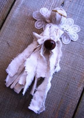 Rag Angels, Fabric Angels, Bag Free Sewing Pattern, Angel Ornaments Diy, Christmas Angel Decorations, Diy Rag Dolls, Angel Dolls, Simple Fabric, Gift Bags Diy