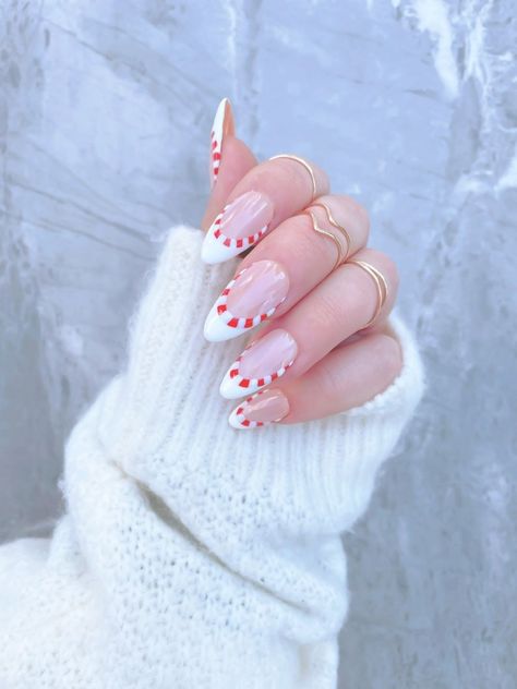 Gel X Nail Designs Almond Christmas, Christmas Acrylics Almond, Christmas Thanksgiving Nails, Round Nails Christmas, Fall And Christmas Nails, Lowkey Christmas Nails, Almond Acrylic Nails Christmas, Christmas Nail Designs Almond, Holiday Almond Nails