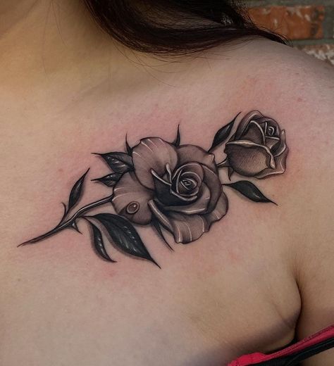 Heart Tattoo Ideas, Tatuaje Cover Up, Feminine Shoulder Tattoos, Cover Up Tattoos For Women, Colour Tattoo For Women, Rose Flower Tattoos, Rose Drawing Tattoo, Timeless Tattoo, Rose Tattoos For Women