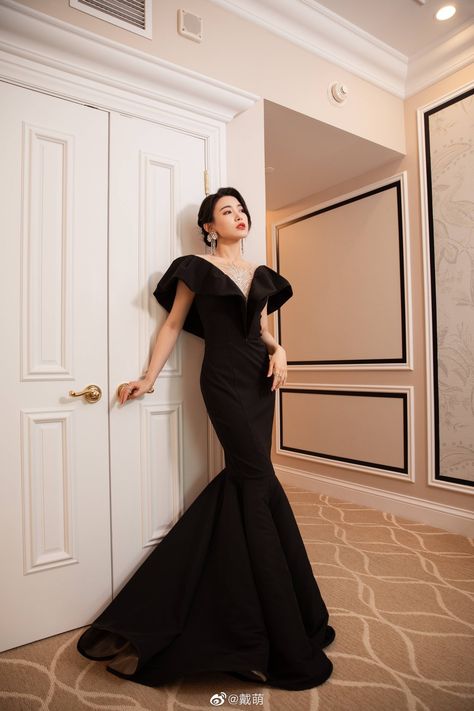 Black Dress Classy Elegant Long, Gold Evening Dresses, Black Dresses Classy, Gorgeous Prom Dresses, Women Dresses Classy, Dress Classy, Designer Party Wear Dresses, Korean Fashion Dress, Stylish Party Dresses