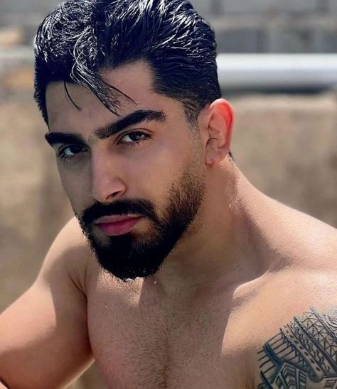 Chiseled Jawline, Older Mens Hairstyles, Male Model Face, Asian Haircut, Handsome Celebrities, Beard Style, Great Beards, Beard Styles For Men, Photo Pose For Man