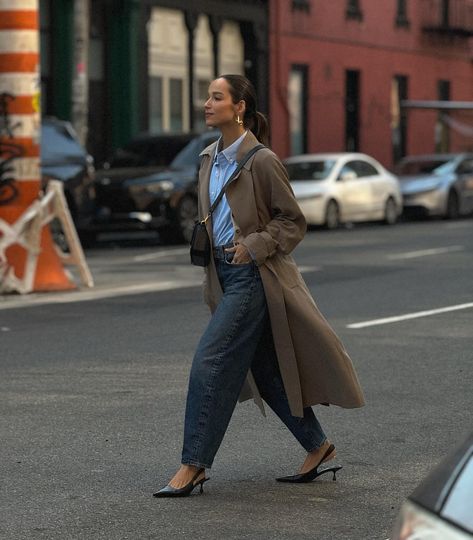 Kitten heels are out 🐈 P.S. these pictures were taken on iphone. I know 🤯 #newyorkstreetstyle #springoutfitideas #trenchcoatseason | Instagram Fall Outfit Heels, Kitten Heel Pumps Outfit, Sling Back Kitten Heels Outfit, 90s Kitten Heels Outfit, Kitten Heels Outfit Winter, Kitten Heel Mules Outfit, Kitten Heels Aesthetic Outfit, Brown Kitten Heels Outfit, Outfit With Kitten Heels