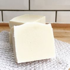 Homemade Waxing, Making Soap Without Lye, Vegan Soap Recipe, Cold Press Soap Recipes, Bathtub Fun, Homemade Soap Recipe, Milk Soap Recipe, Easy Soap Recipes, Homemade Spa