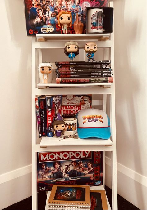 Stranger things 
Stranger things merch 
Stranger things funko pop 
Funko pop display ideas 
Max mayfield 
Millie bobby brown 
Stranger things fan 
Stranger things cast 
Strangers things room 
Stranger things room decor 
Room ideas 
Aesthetic room ideas Room Decor Stranger Things, Room Ideas Stranger Things, Stranger Things Display, Stranger Things Home Decor, Stranger Things Diy Decor, Stranger Things Room Aesthetic, Stranger Things Themed Room, Stranger Things Inspired Room, Stranger Things Room Decor Diy