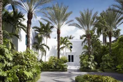 Fabulous Lifestyle, Minimal Windows, Modern Miami, White Interiors, Mediterranean Style Homes, Stucco Exterior, Modern Residence, Mediterranean Design, White Exterior